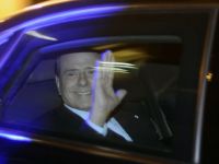
	Cand Italia se prabusea, Berlusconi facea bani. Fostul premier a castigat 48 mil. euro in&nbsp; 2011 si si-a cumparat o insula si o vila
