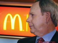 
	Decizia care a surprins pietele: directorul general al celui mai mare lant de fast-food din lume renunta la functie. 10 lucruri despre McDonald&#39;s care te uimesc
