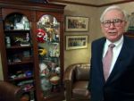 Warren Buffett: Am nevoie doar de telefon, un pix si hartie . Cum arata biroul investitorului cu o avere de 44 de miliarde de dolari VIDEO