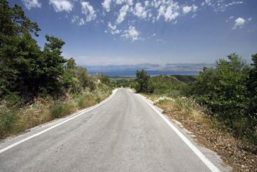 Criza din Grecia se vede la propriu, pe strada. Elenii au ajuns atat de saraci incat nu mai au bani nici de benzina VIDEO