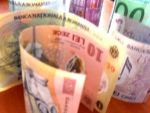 Cresterea salariilor, un cerc vicios. Majorarea lefurilor bugetarilor ar fi legala doar insotita de disponibilizarea a 190.000 de angajati