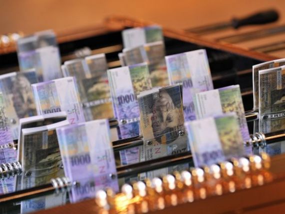Francul elvetian s-a apreciat in fata euro. Cursul a scazut pentru prima data sub limita impusa de banca Elvetiei