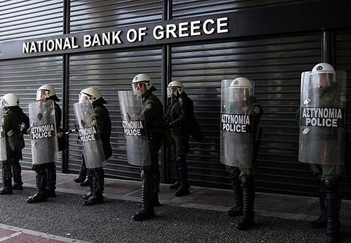 Cum incearca elenii sa evite nationalizarea bancilor, care au nevoie urgenta de un sfert din PIB-ul Greciei