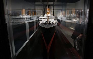 Noul Titanic a plecat in croaziera, la 100 de ani de la tragedie. Un roman a platit 50.000 de euro pentru a se afla la bord VIDEO