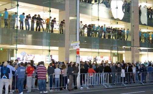 Secretele din spatele succesului Apple, compania care genereaza 5.600 dolari pe metru patrat si atrage 20.000 de fani pe saptamana FOTO
