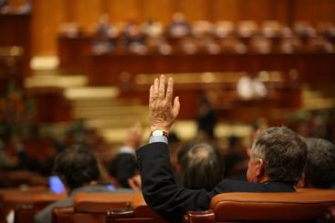 Opozitia a preluat puterea in Senat. Cat va rezista Cabinetul Ungureanu VIDEO