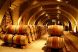 
	Povestea vinului, cu blazon si imbatranit in lemn de stejar, incanta turistii straini. Cum fac fermierii bani din turismul viticol VIDEO
