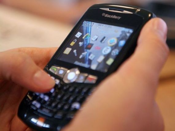 Romanii vor ajunge sa cumpere de trei ori mai multe telefoane inteligente pana in 2015