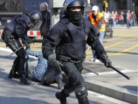 
	Europa se teme de furia oamenilor saraciti de criza. Peste 4.500 de politisti, mobilizati la Barcelona inaintea summitului BCE

