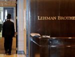 Angajatii bancii care a provocat colapsul financiar mondial nu au simtit criza. Lehman Brothers a acordat compensatii de 700 mil. dolari cu putin timp inainte de faliment