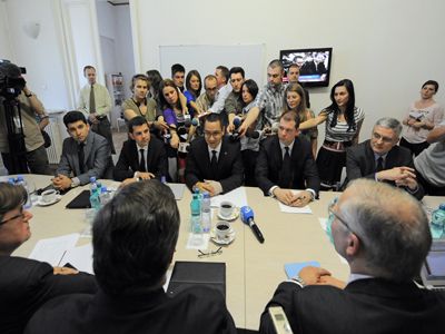 Negocieri oficiale intre FMI si ministrii Guvernului Ponta, astazi la BNR - surse