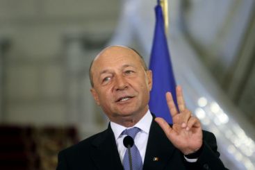 Presedintele Basescu: Cele 5 miliarde euro sunt rezerva intangibila. Marirea de salarii se poate face prin deficit VIDEO