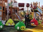 Fenomenul vitual, care a innebunit 12 mil. de utilizatori, devine parc de distractii. In ce tara se deschide Taramul Angry Birds VIDEO