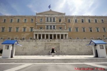 Grecia va organiza din nou alegeri anticipate. Euro e in picaj, bursa de la Atena s-a prabusit cu 4,5% in primul minut de la anunt