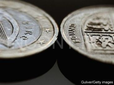 Previziuni pesimiste pentru cei cu credite in euro. Cursul va urca la 4,5 lei/euro si se va mentine la aceasta valoare si anul viitor VIDEO