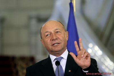 Traian Basescu: Romania sustine gasirea de solutii pentru ca Grecia sa ramana in zona euro