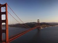 
	E lung cat 25 de terenuri de fotbal si cantareste cat 2.000 de Boeing-uri. Cifrele din spatele colosului de fier Golden Gate din San Francisco FOTO
