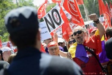 Reportaj din Spania ingropata in datorii. Inca mai mancam si ne imbracam. Nu se stie pentru cat timp VIDEO