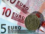 Euro da iar semne de revigorare. Cursul a ajuns pe interbancar la 4,4750 lei/euro, dupa un nou sondaj privind alegerile din Grecia