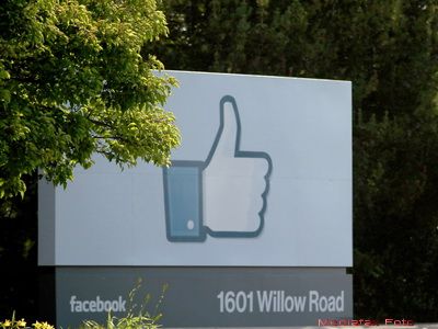 Facebook cu plata. Cel mai controversat serviciu al retelei a fost lansat oficial