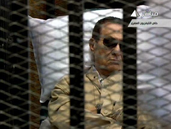 Fostul presedinte egiptean Hosni Mubarak a fost condamnat la inchisoare pe viata