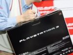Femeia care va crea jocuri pentru PlayStation 3. Din mama singura ce traia din ajutorul social a ajuns la o avere de un miliard de dolari