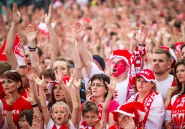Cel mai mare santier al Europei. Polonia ne da din nou lectii: a investit 20 mld. euro; in infrastructura pentru Euro 2012 si asteapta incasari de 5 ori mai mari VIDEO