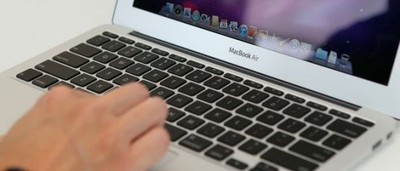 Apple concureaza Google, Microsoft si Facebook cu o noua gama de computere si aplicatii