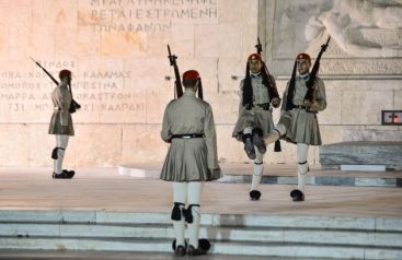 Elenii spun ca s-au saturat de austeritate. Niciuna din masurile luate nu a fost atat de dura precum cele aplicate Romaniei