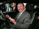 Traian Basescu a cumparat primul model Ford B-MAX lansat la Craiova. GALERIE FOTO