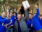 McJobs-ul preferat de absolventii de colegiu. Ce inseamna sa lucrezi pentru Apple si cati bani castigi ca incepator