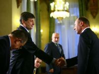 Crin Antonescu este noul presedinte al Romaniei. Basescu a parasit Palatul Cotroceni la volanul Loganului