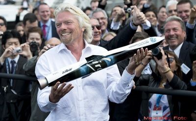 Urmatoarea statie: Spatiul. Miliardarul Richard Branson lanseaza prima nava spatiala privata. Cat costa sa fii al doilea roman care zboara in Cosmos FOTO