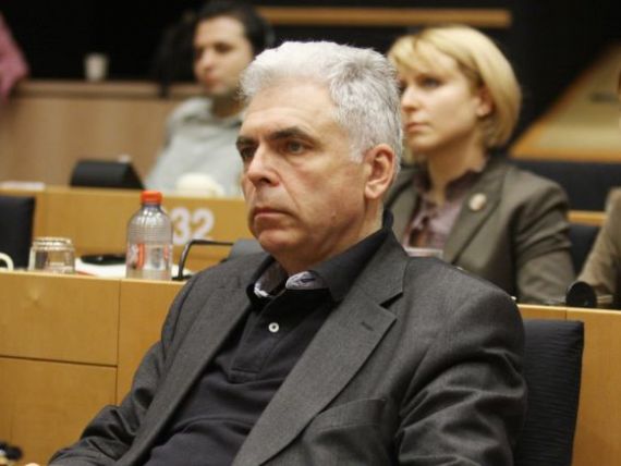 Europarlamentarul Adrian Severin, urmarit penal pentru declaratii false si trafic de influenta. Prejudiciul: 436.000 euro din bugetul PE