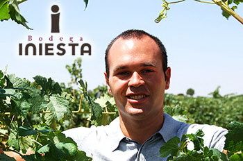 Andr eacute;s Iniesta, unul dintre starurile Barcelonei, isi aduce vinurile la Bucuresti