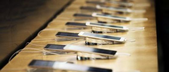 Samsung invinge: Apple nu scapa de cel mai negru cosmar. Lovitura data din Marea Britanie