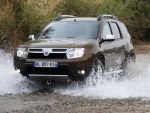 Renault vrea sa cucereasca Africa. Dacia se ia la intrecere cu magarii si camilele pe soselele continentului negru