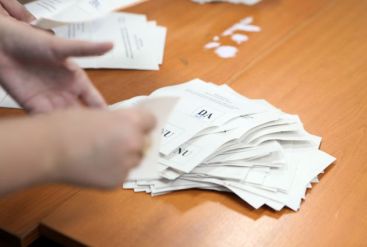 Referendum 2012: Dupa 2 saptamani de demisii, interceptari telefonice, urmariri penale si numarat voturi si romani, statul nu stie cati cetateni are