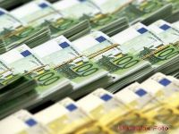 WSJ: Ramase fara finantare privata, bancile europene isi majoreaza profiturile prin rascumpararea de obligatiuni