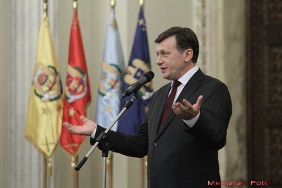 Crin Antonescu: Traian Basescu s-a lasat folosit de Angela Merkel