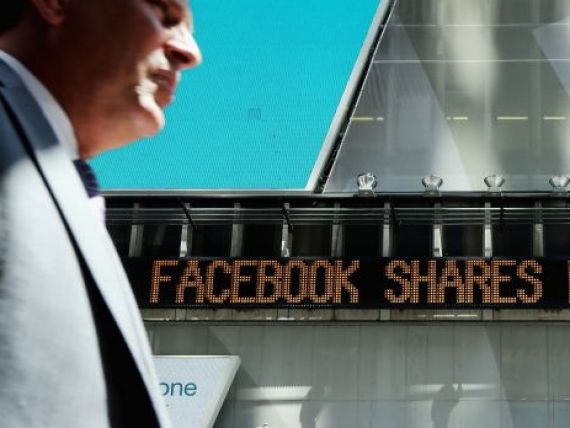 Afacerea Facebook se prabuseste. Actiunile au atins un nou minim record, iar valoarea companiei s-a injumatatit