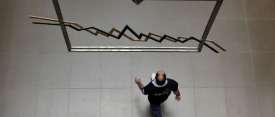 Moody s da inca o lovitura Uniunii Europene. I-a pus sub perspectiva negativa ratingul. Tarile care doreau in zona euro se mai gandesc