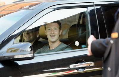 Valoarea actiunilor Facebook, la un nou minim. Ce promite Mark Zuckerberg