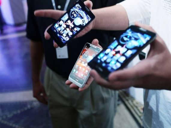 Motorola lanseaza smartphone-urile premium, de doar 99 de dolari GALERIE FOTO