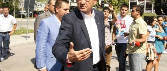 Oprescu a pus pe hartie autostrada suspendata. A avut prima intalnire cu chinezii care o vor construi