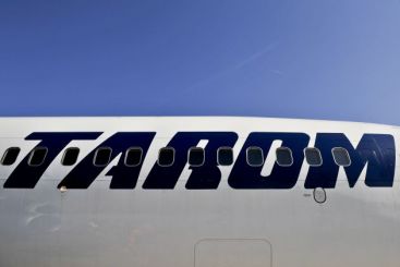 Prabusirea iminenta a unui gigant. O singura ruta Tarom aduce profit