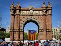 
	Barcelona s-ar putea desprinde de Spania. De ce-si cer independenta locuitorii Cataloniei
