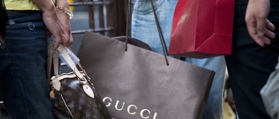 Declinul brandurilor de lux. Gucci, Omega si Vuitton, in pericol pe a doua mare piata a lumii