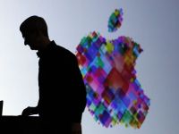 
	Directorul Apple face ceea ce n-a facut niciodata un oficial al companiei: le cere scuze clientilor si-i directioneaza catre rivali
