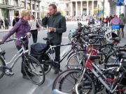 Lovitura in industria auto. In Italia, dupa decenii intregi, masinile au pierdut in fata bicicletelor